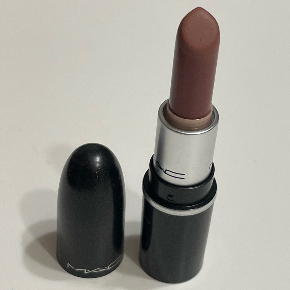 MAC Cocktail Kiss Matte Lipstick Mini 💜 A37 - Picture 3 of 4